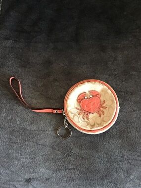 Coach Beige Signature Round Wristlet/Coin  Crab Coral Trim EUC (B)